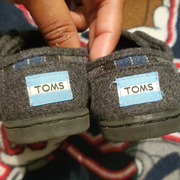 Shoes - Picture 2 of 3